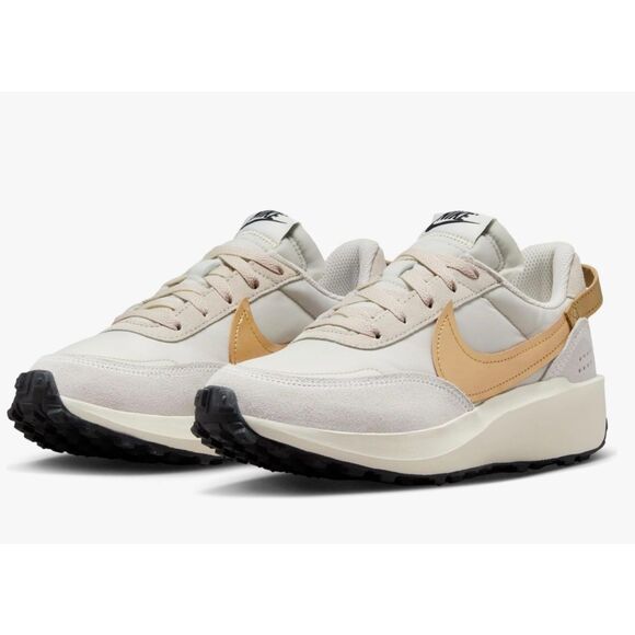 Nike NWB waffle Debut ESS gold sneaker size 6 - Picture 1 of 12